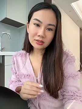 Yioyio-666 - 仿真精液摸胸诱惑2分钟
