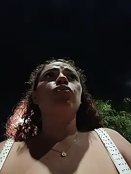 Mommy-Hot - Squirt Big In a public park