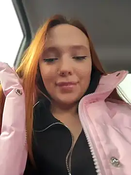 LisaCatt - play with nipples for 6 minutes