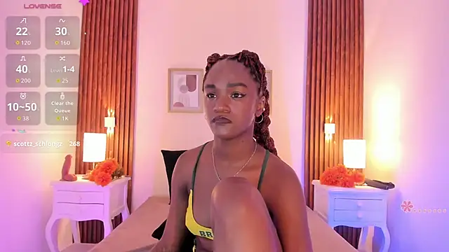 Chloebrunnie - Show small boobs ♥