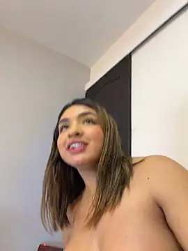 Jenn_fit - I LICK THE CHOCOLATE MAN'S DICK😈