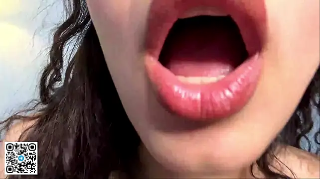 BrendaBennett - play with pussy in missionary