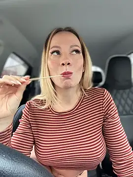 LavenderHot - 2 finger in pussy