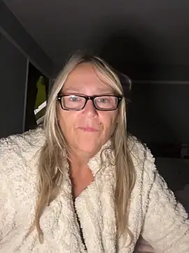Blondnboujee53 - Ride dildo 1 min