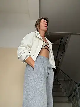 EvvaMur - sniff/lick a finger in the butt