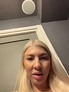 NewLale - Show tits