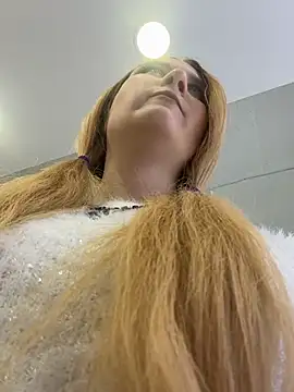 AdelRich - Show tits on public