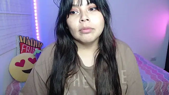EllieMoonX - panties a mitad del culo