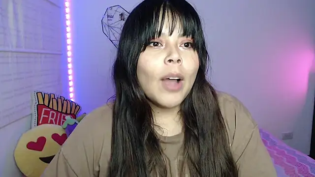 EllieMoonX - panties a mitad del culo