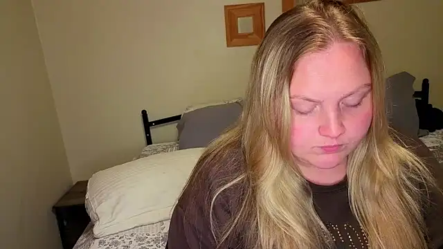 Phatassblonde - play with pussy in public