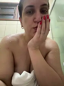 Bia_sexynovaes - Bia toma banhos gostoso e mete na 🐸