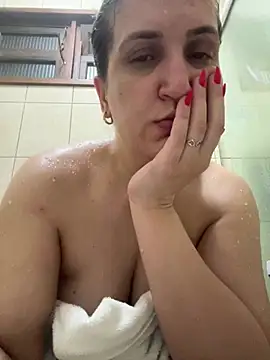 Bia_sexynovaes - Bia toma banhos gostoso e mete na 🐸