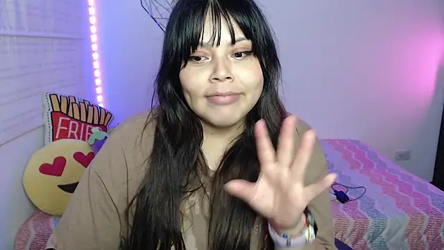 EllieMoonX - panties a mitad del culo