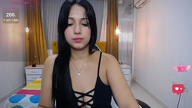 Skinny_liittle18 - show tits