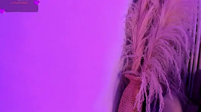 BellaJadee_ - Show booobs + pinch my nipples
