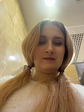 AdelRich - Show tits on public