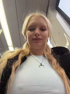 Elfi_InPublic - Show tongue +pinch nipples in bus