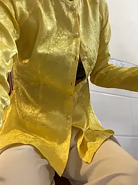NINA2102 - apply oil to the buttocks