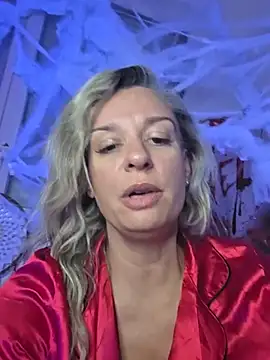 SpicyVicky - Gose chatte couloir immeuble