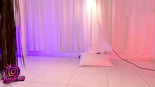 Trixxie_18 - Hard twerk