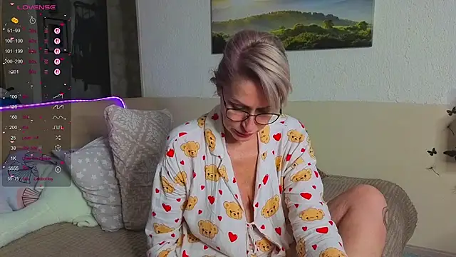 PamellaMurphy - take off my shirt