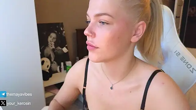 Maya_NextDoor - Last tipper get 5 min control