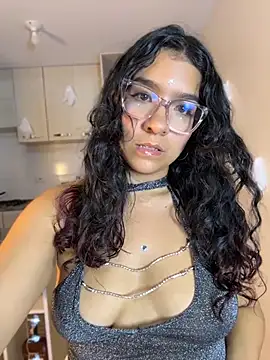 Gia_cutee - show your pussy more close