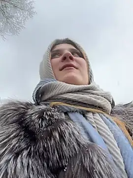 AdelRich - Show tits on public
