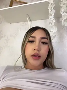 SophieRinaldi - I POINT MY FINGERS FROM CLOSE WHILE I GE