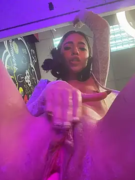 TiniLoveXXX - SQUIRT IN PUBLIC RESTROOM💦