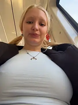 Elfi_InPublic - Show tongue +pinch nipples in bus