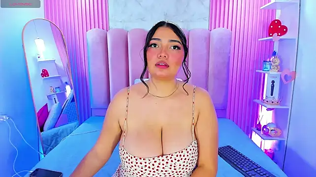 ArianaRougee - Suck boobs 😇