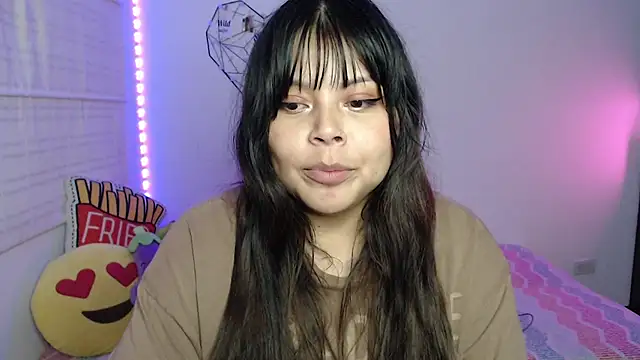EllieMoonX - panties a mitad del culo