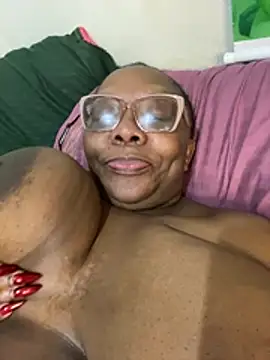 BoobsQueeen - iPhone 17 pro max