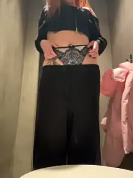 LisaCatt - finger in the ass