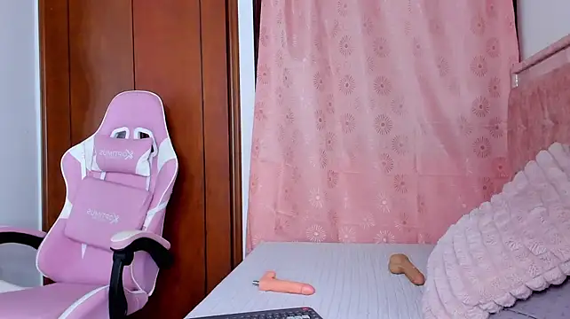 Dali_Sweet - finggers in pussy close