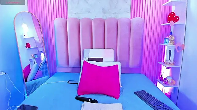 ArianaRougee - Suck boobs 😇