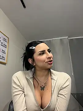 Hilary_pinkk - Show pussy in doggy style 🤤