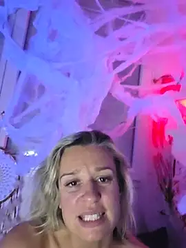 SpicyVicky - Squirt (porte au choix couloir