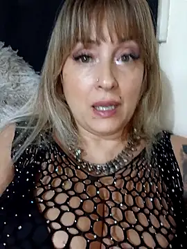 DesireSatler - Desnudo completo en público
