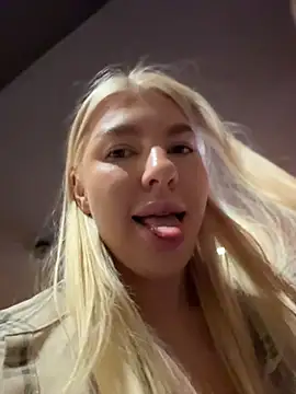 NewLale - Show tits / make me wet in cafe