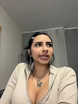 Hilary_pinkk - Show pussy in doggy style 🤤