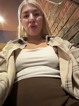NewLale - Show tits / make me wet in cafe