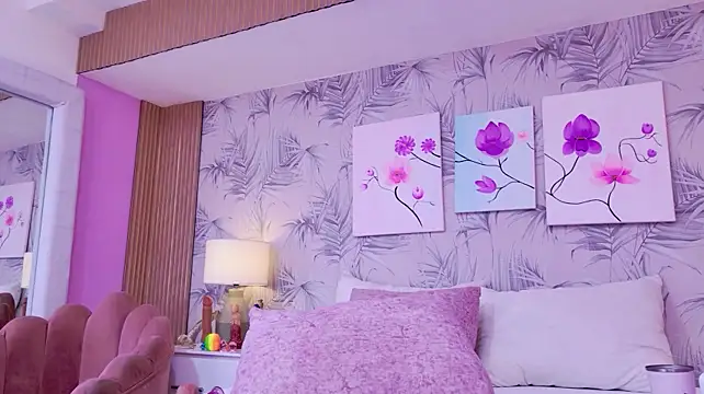 CherryTayloor - flashing one’s breasts
