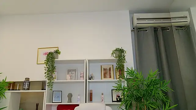 LadyLeea - Play with dildo between my boobs
