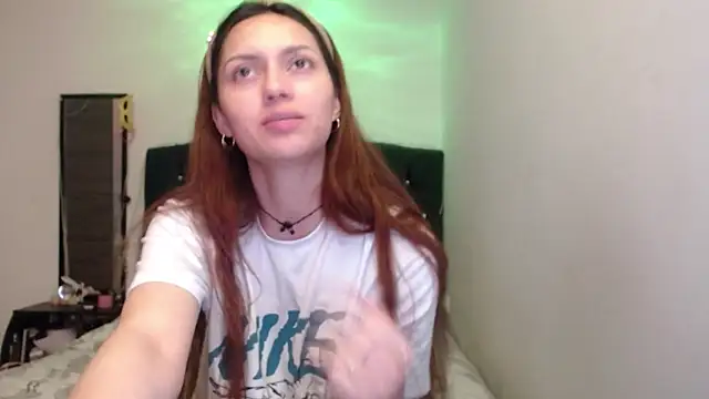 Holy_juli - spanking in the ass ---no nude --
