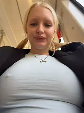 Elfi_InPublic - Camel toe+slap pussy LOUD in bus