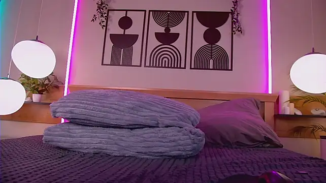 MonicaFox_ - play with my nipples