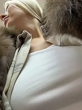 NewLale - Show tits / make me wet in cafe