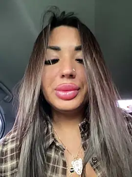 RuslanaXX - Squirt in pablick people go close